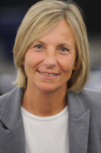 Fotografie 1: Marielle DE SARNEZ in plenary session in Strasbourg.