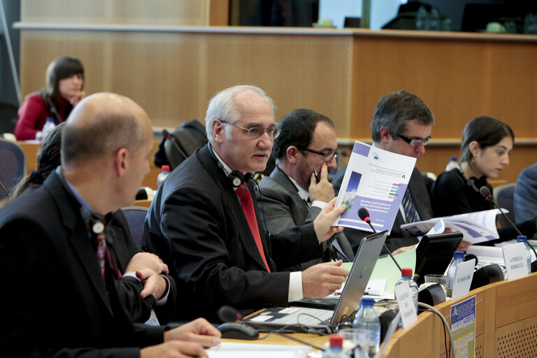 Photo 5 : ENVI Committee  hearing on the quality and safety on of organ donation and transplantation .