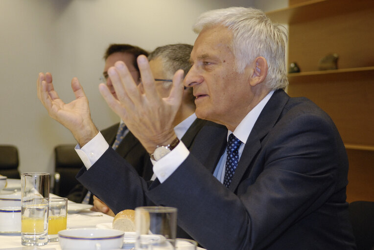 Foto 9: EP President has breakfast with the Mayor of Strasbourg.