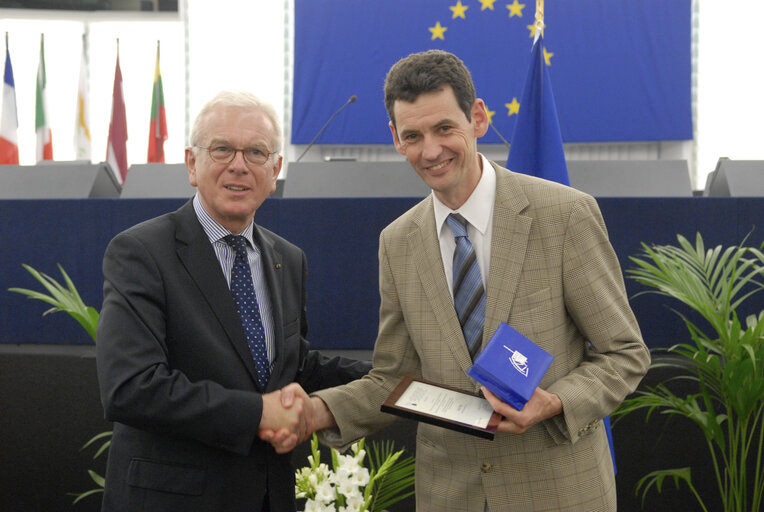 Medal presentation ceremony to former MEPs