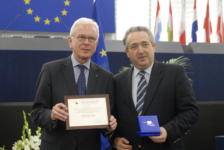 Medal presentation ceremony to former MEPs