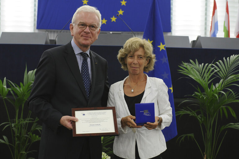 Medal presentation ceremony to former MEPs