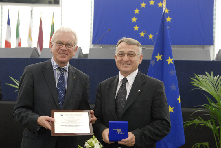 Medal presentation ceremony to former MEPs