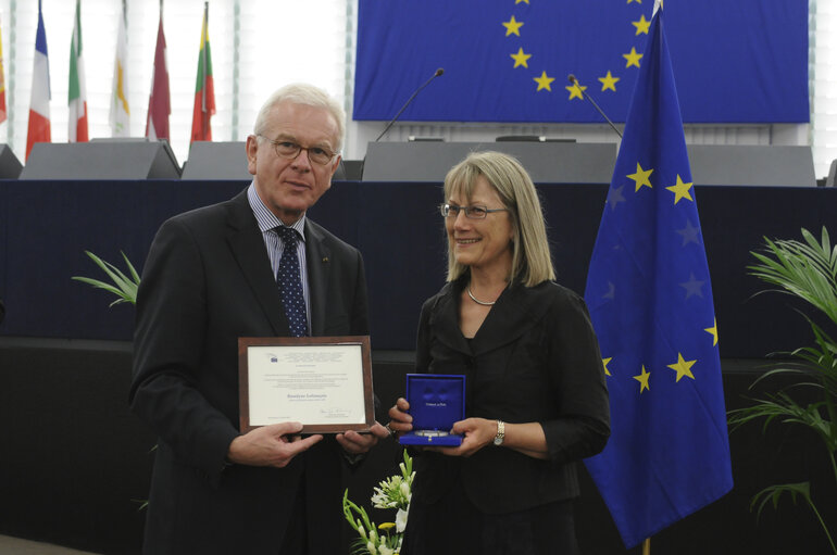 Medal presentation ceremony to former MEPs