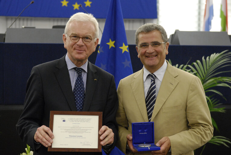 Medal presentation ceremony to former MEPs