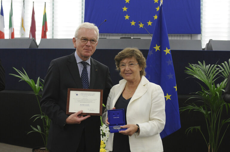 Medal presentation ceremony to former MEPs