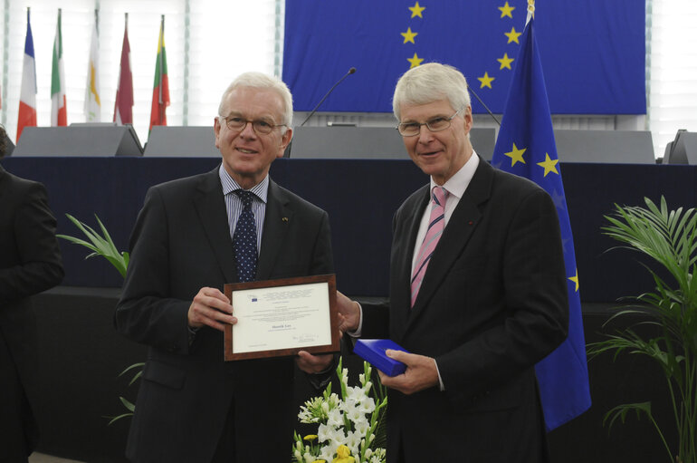 Medal presentation ceremony to former MEPs