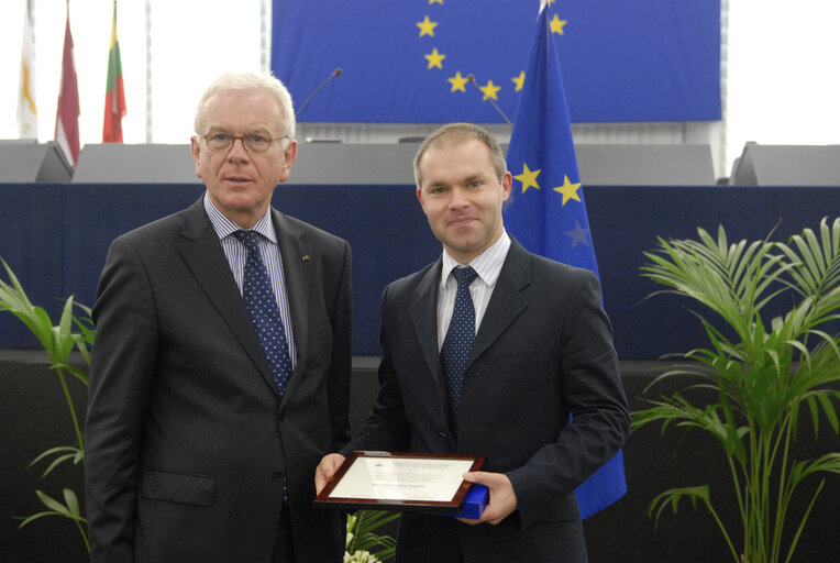 Medal presentation ceremony to former MEPs