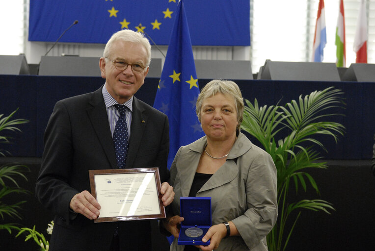 Medal presentation ceremony to former MEPs