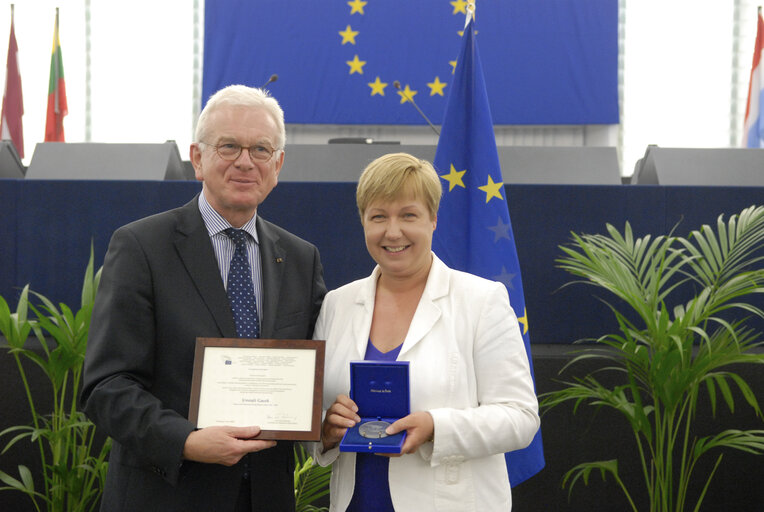 Medal presentation ceremony to former MEPs