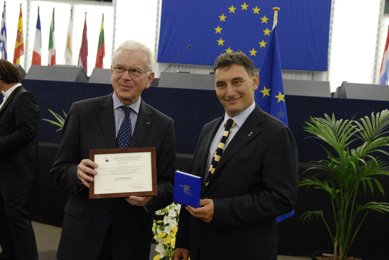 Medal presentation ceremony to former MEPs