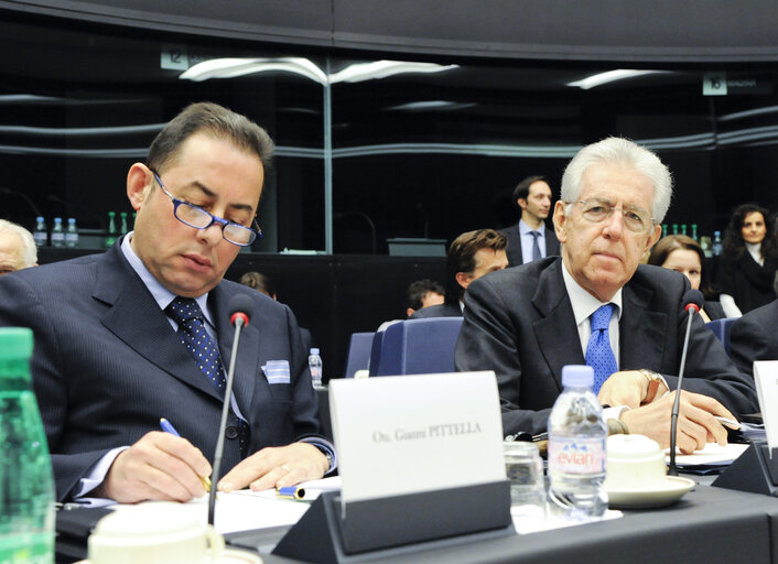 Fotografie 7: Meeting between Italian delegation and Mario MONTI