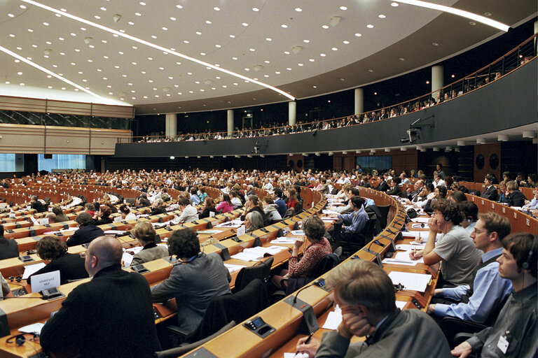 Photo 11: ENVI Committee meeting on the new REACH legislation.