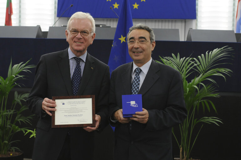 Fotografija 23: Medal presentation ceremony to former MEPs