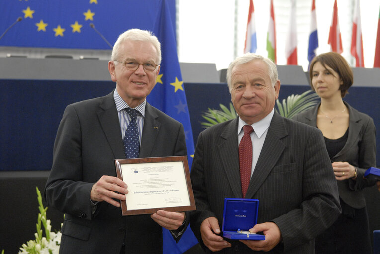 Medal presentation ceremony to former MEPs