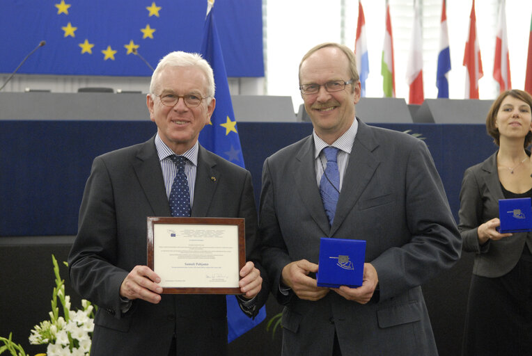 Medal presentation ceremony to former MEPs