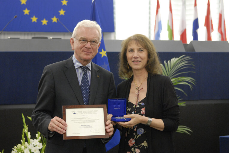 Fotografija 13: Medal presentation ceremony to former MEPs