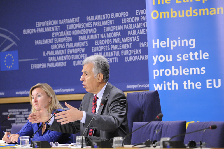 Zdjęcie 8: Press conference. Annual Report 2010 European Ombudsman