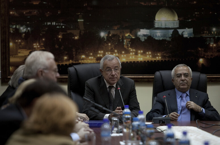 Foto 4: EP members pay a visit to the Qalandia checkpoint near the West Bank city of Ramallah and at the Palestinian Authority's Prime Minister Office