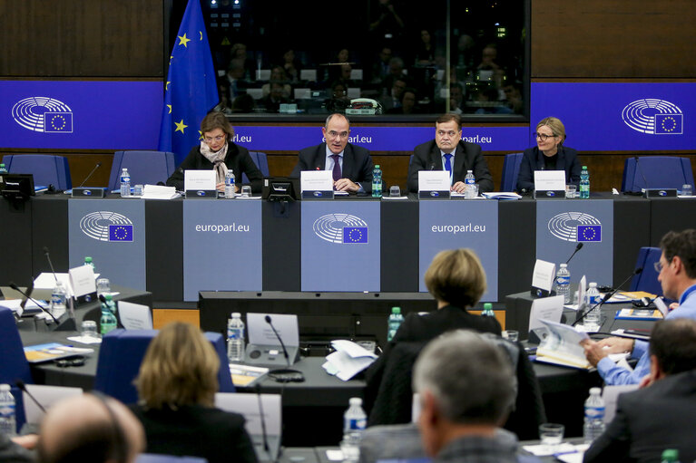 Fotogrāfija 10: Antonio TAJANI - EP President meets with the Heads of EPIO's and Commission representation offices in the EU member countries