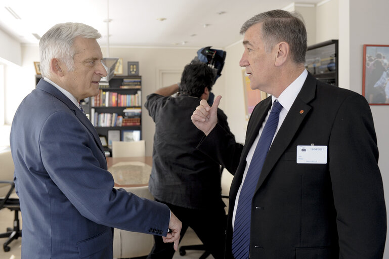 Снимка 3: Meeting with John Hogg, Speaker of the Australian Senate