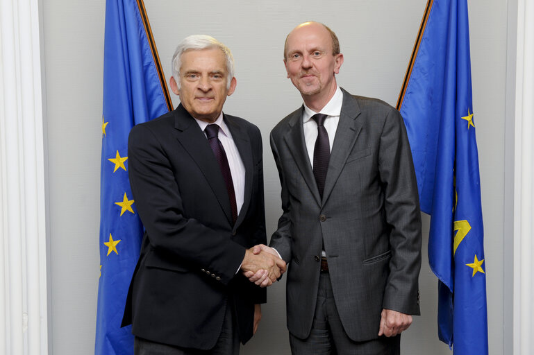 Foto 2: Visit of Jerzy BUZEK, President of the European Parliament to Alexander WEIS , Chief Executive of the European Defence Agency EDA.