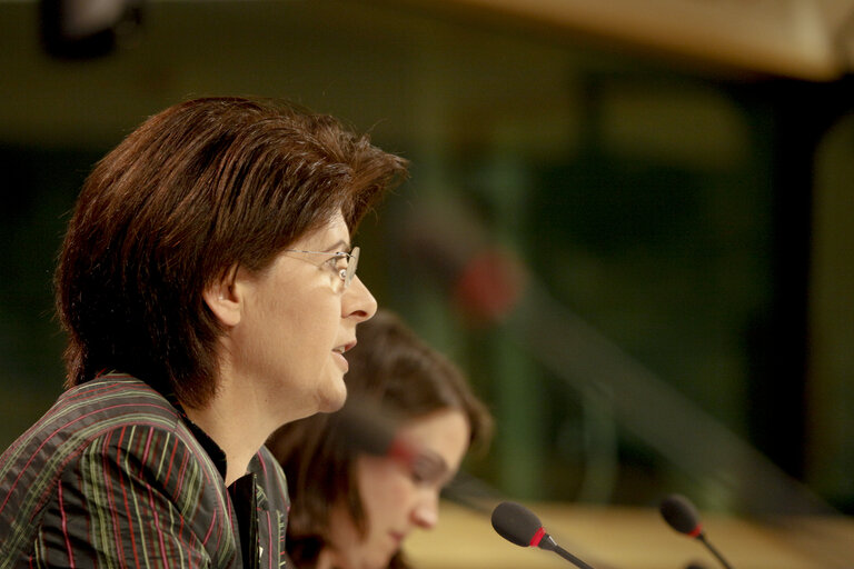 Foto 4: ''Food information to consumers'' Press Conference by Renate SOMMER