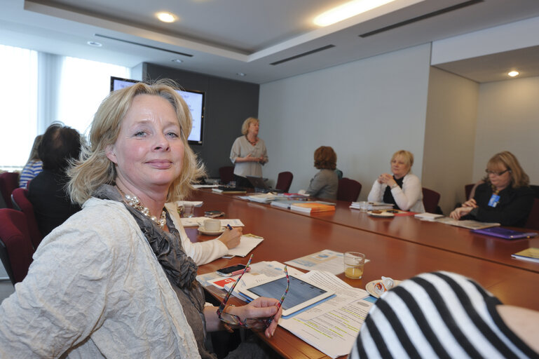 Снимка 2: Meeting Group of the Progressive alliance of socialists and democrats in the European Parliament. - Roundtable Discussion: Stop Cancer before it Starts