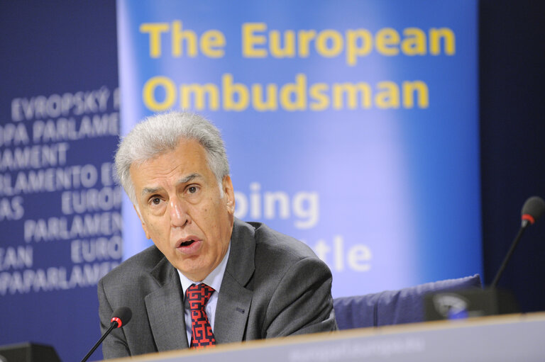 Zdjęcie 12: Press conference. Annual Report 2010 European Ombudsman