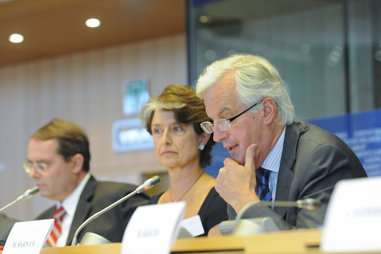 Foto 9: High Level Conference on Defence and Security. Opening by Michel Barnier, EC Commissioner for Internal Market