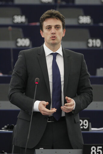 Fotografie 32: Plenary Session Week 19           Meps in Strasbourg Hemicycle