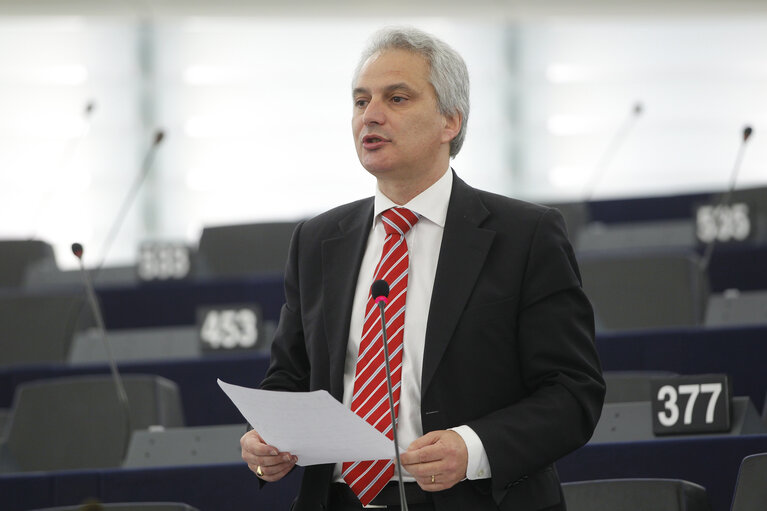 Fotografie 11: Plenary Session Week 19           Meps in Strasbourg Hemicycle