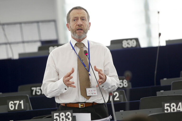 Снимка 20: Plenary Session Week 19           Meps in Strasbourg Hemicycle