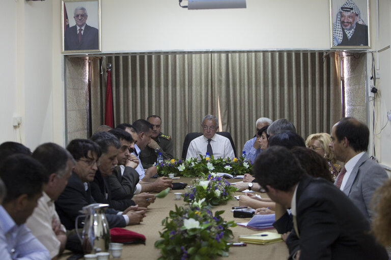 Fotagrafa 1: EP members meet with the Nablus governor Jibreen al-Bakri at his office in the West Bank city of Nablus