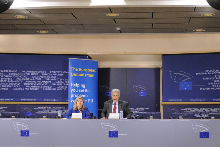 Zdjęcie 2: Press conference. Annual Report 2010 European Ombudsman