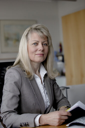 Fotografija 1: Lidia Joanna GERINGER DE OEDENBERG at her office in the European Parliament of Brussels