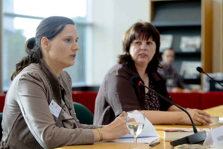 Billede 1: Kommunista Mone Christo (Communist Monte Christo) by Hungarian writer Noemi Szecsi - Book launch at the EP library