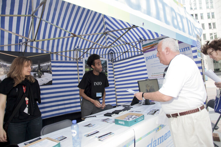 Foto 1: Open Day: Stand Visitors - Visitors Center