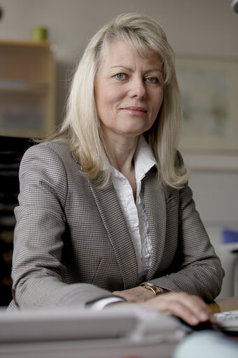 Fotografija 2: Lidia Joanna GERINGER DE OEDENBERG at her office in the European Parliament of Brussels