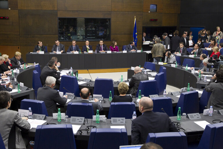 Valokuva 10: AFET Committee - Exchange of views with Mikheil Saakashvili, President of Georgia, during a meeting at the European Parliament in Strasbourg