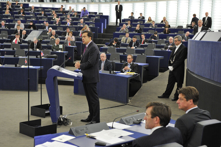 Fotogrāfija 4: Mikheil Saakashvili, President of Georgia, adresses a formal sitting of the European Parliament in Strasbourg