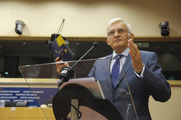 Zdjęcie 18: The European Parliament Journalism Prize 2010 is awarded to Polish, Hungarian and British journalists during a ceremony in Brussels