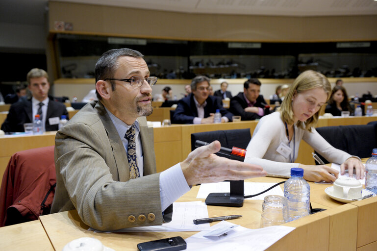 Photo 1 : Conférence-débat organisée par les Européens du Grand Lille sur L'Europe de la grande vitesse, un avantage pour les régions?