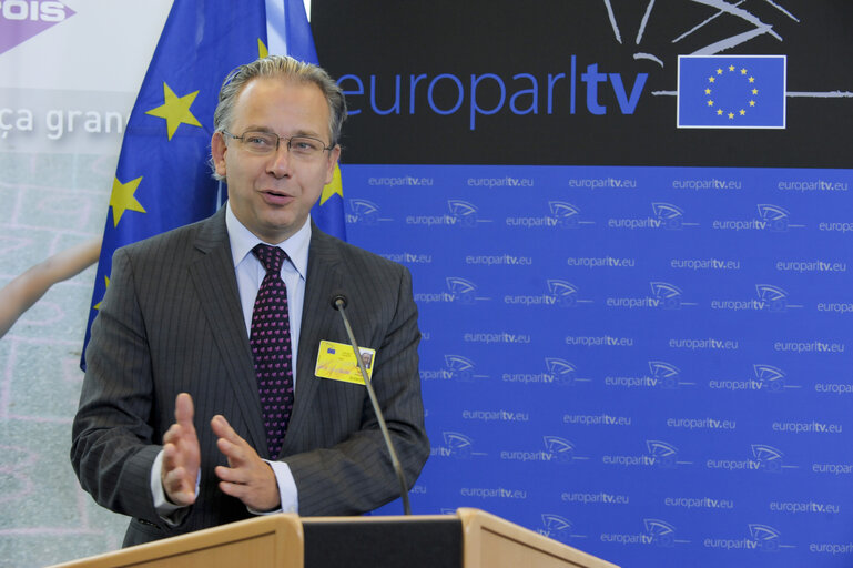 Signature of an agreement between  Europarl TV and the RTBF