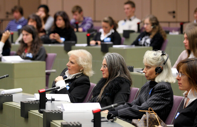 Foto 8: Laureates of a contest organised by the European Parliament Office in Italy