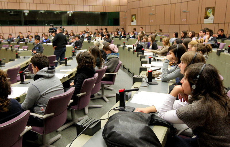 Foto 6: Laureates of a contest organised by the European Parliament Office in Italy