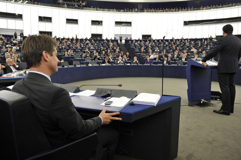 Fotogrāfija 11: Mikheil Saakashvili, President of Georgia, adresses a formal sitting of the European Parliament in Strasbourg