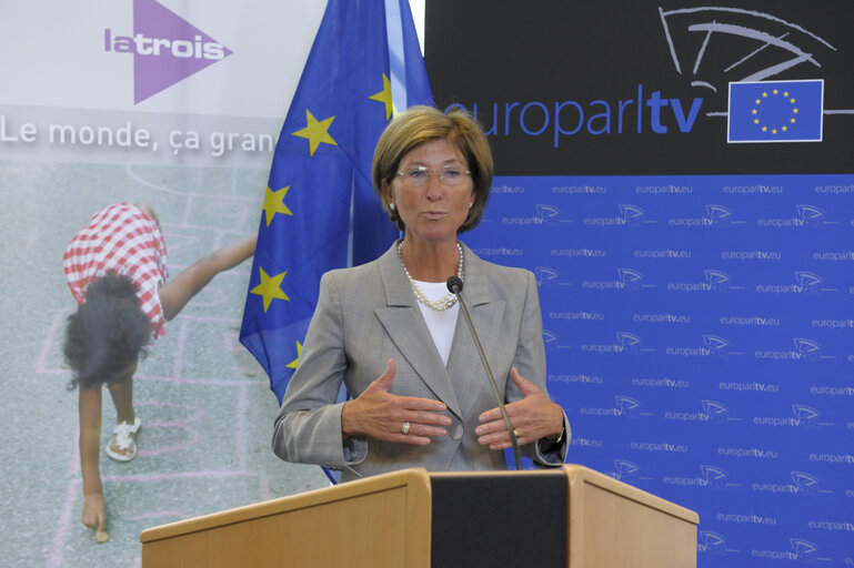 Signature of an agreement between  Europarl TV and the RTBF