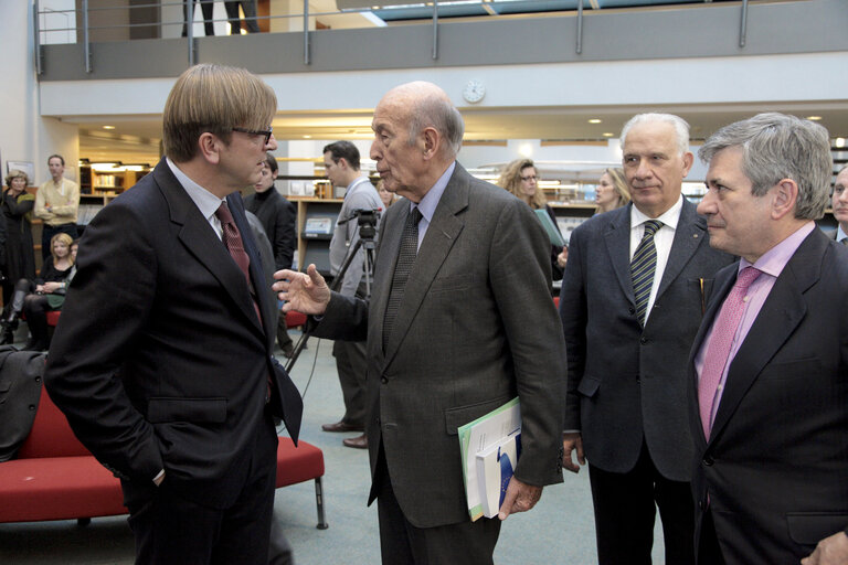 Fotografie 14: Presentation of a book about the Lisbon Treaty .