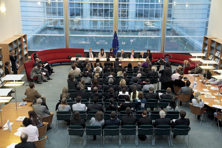 Fotografie 1: Presentation of a book about the Lisbon Treaty .